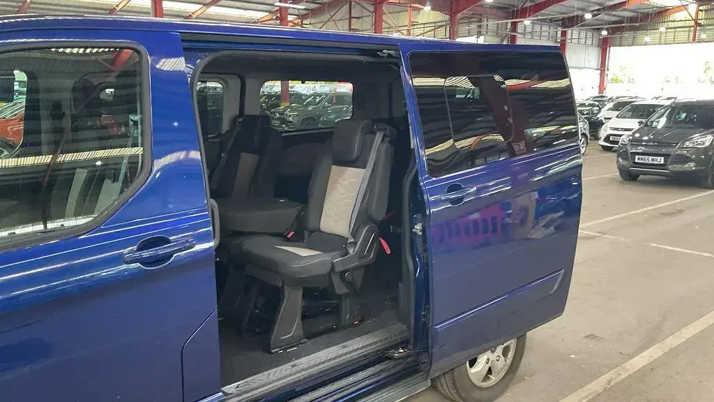 Used Ford Tourneo Titanium 130 HP (95 kW) 2017 Blue MPV