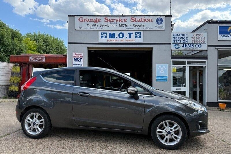 Grey Used 2015 Ford Fiesta Zetec Hatchback | £6,995 (Fair price) - Image 1/1