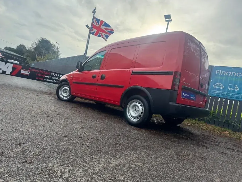Used Vauxhall Combo 75 HP (55 kW) 2011 Red MPV
