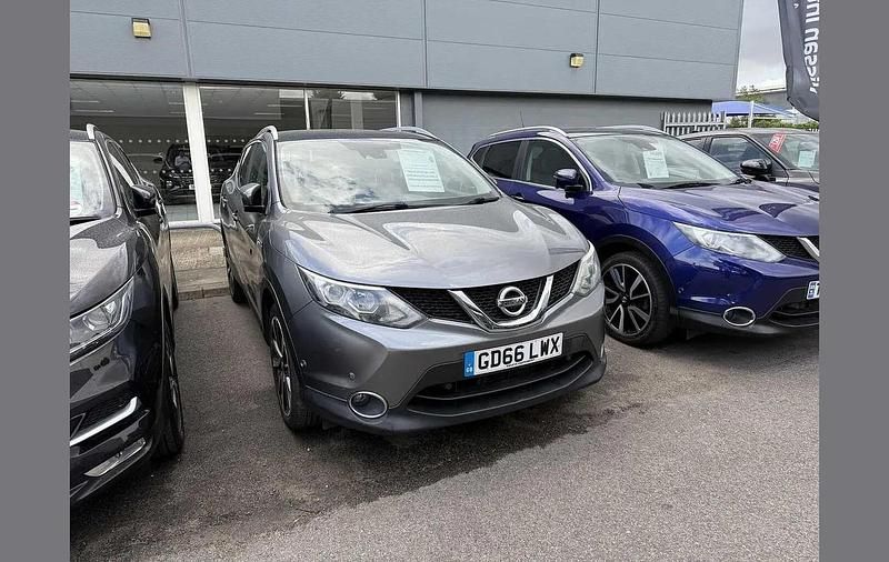 Grey Used 2017 Nissan Qashqai Tekna SUV | £9,000 (Fair price) - Image 1/2