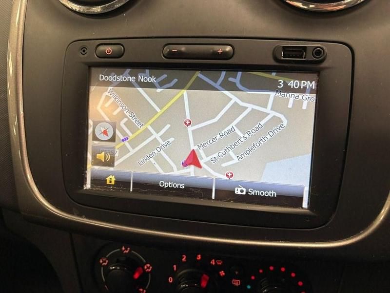 Used Dacia Sandero Ambiance 90 HP (66 kW) 2015 White Hatchback