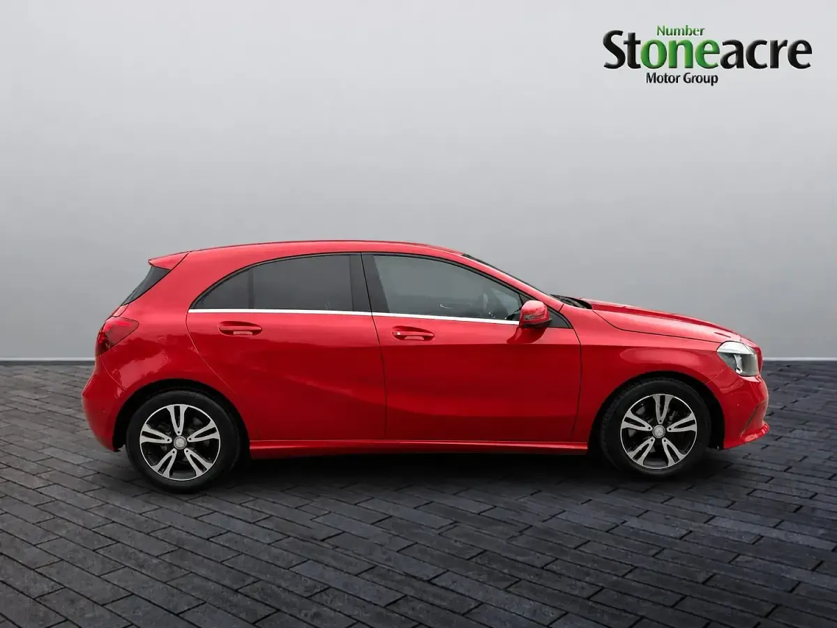 Used Mercedes A200 Executive 136 HP (100 kW) 2016 Red Hatchback
