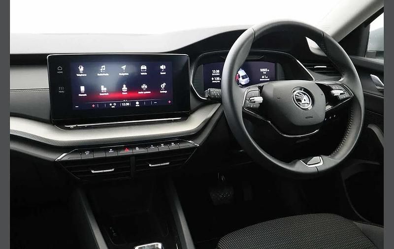 Used Skoda Octavia SE Technology 108 HP (79 kW) 2024 Brilliant silver metallic Hatchback