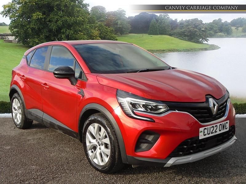 Used Renault Captur Iconic 2022 Red SUV