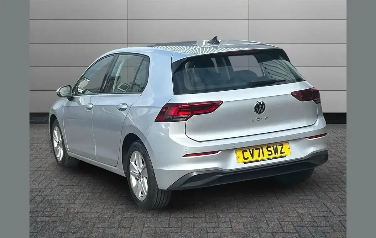 Usado VW Golf VIII Life 147 HP (108 kW) 2021 Prateado Citadino