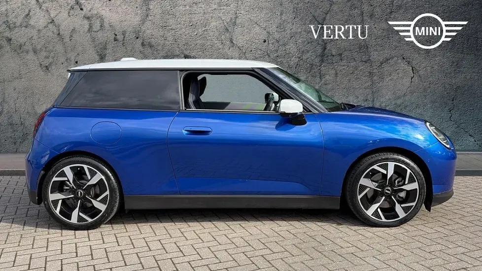 Used Mini Cooper SE Hatch 158 kW (215 HP) 2024 Blue Hatchback