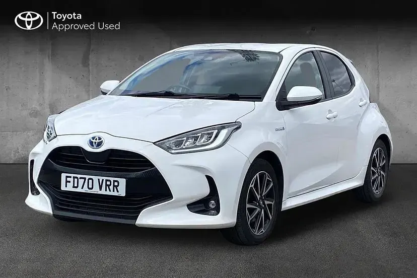 Used Toyota Yaris Design 114 HP (83 kW) 2020 Pure white Hatchback