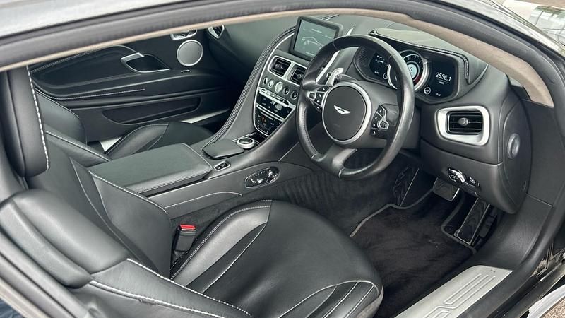 Used Aston Martin DB11 503 HP (369 kW) 2019 Silver Coupe