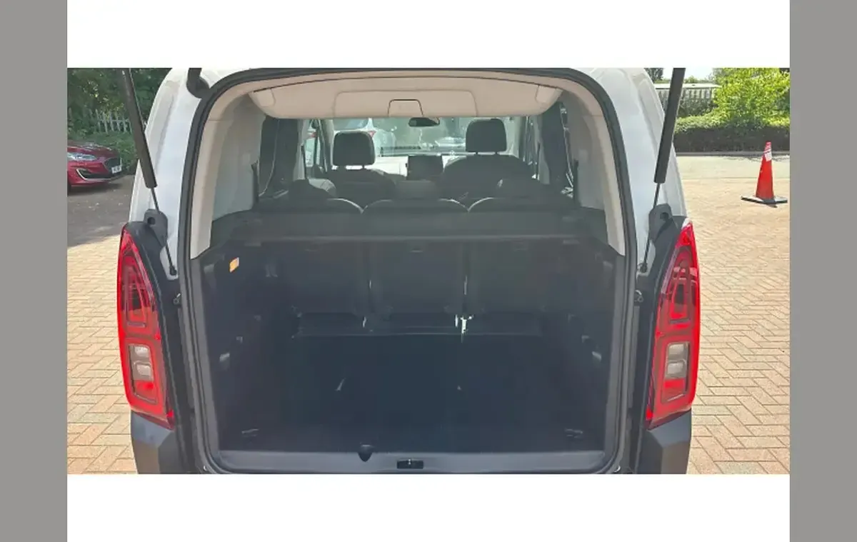 Used Citroën Berlingo Flair 128 HP (94 kW) 2019 White MPV