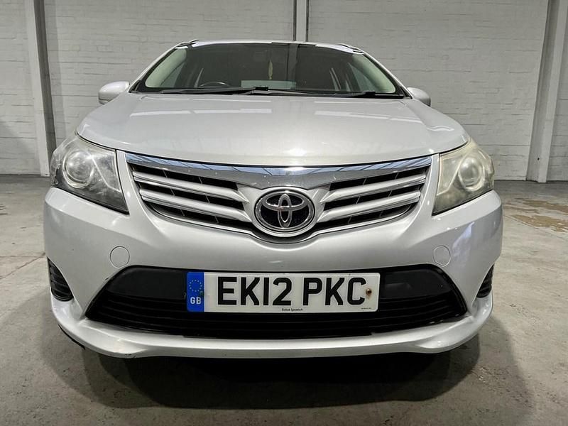Used Toyota Avensis T2 124 HP (91 kW) 2012 Silver Estate