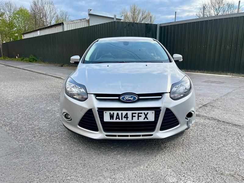 Begagnad Ford Focus Titanium 2014 Silver Halvkombi
