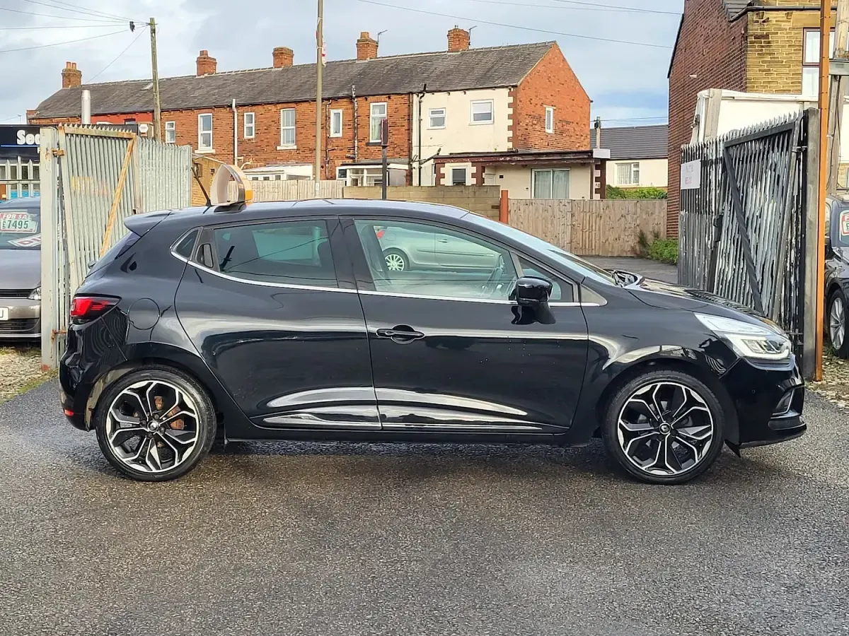 Used Renault Clio Signature 2018 Black Hatchback