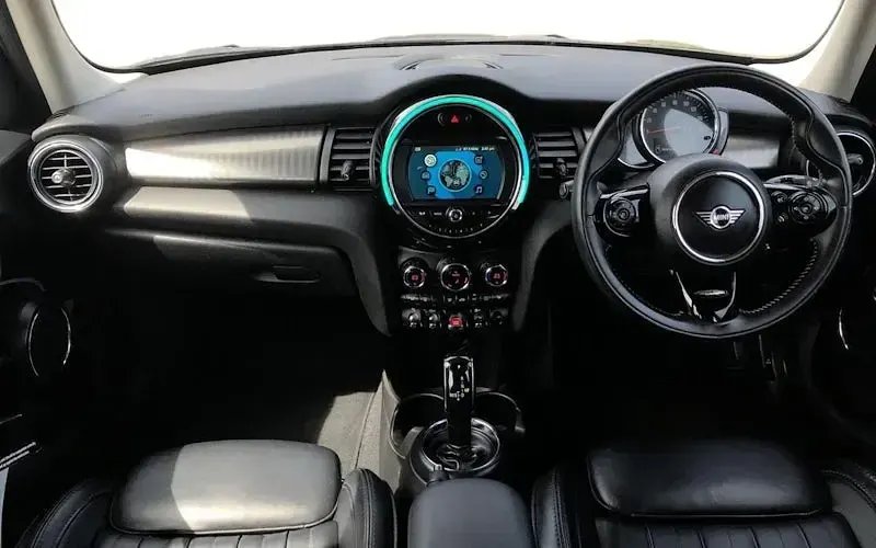 Used Mini Cooper Comfort 136 HP (100 kW) 2019 Silver Hatchback