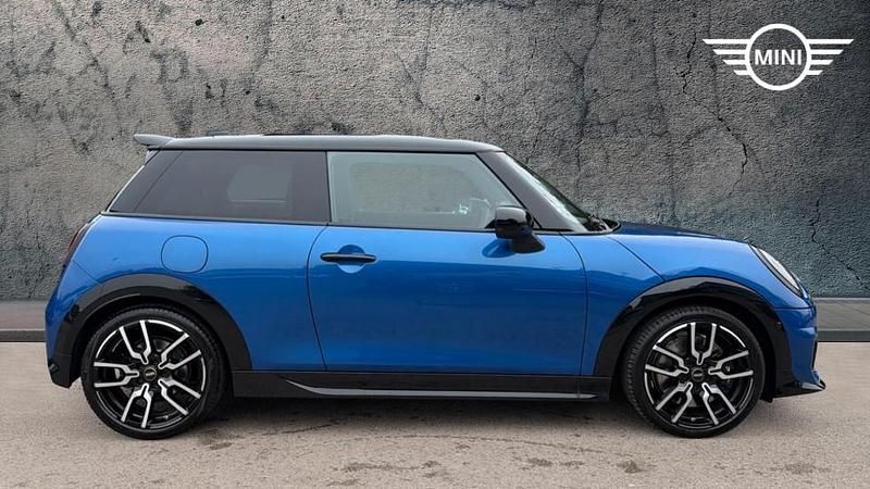 Begagnad Mini Cooper Hatch 113 kW (154 HK) 2026 Blå Halvkombi