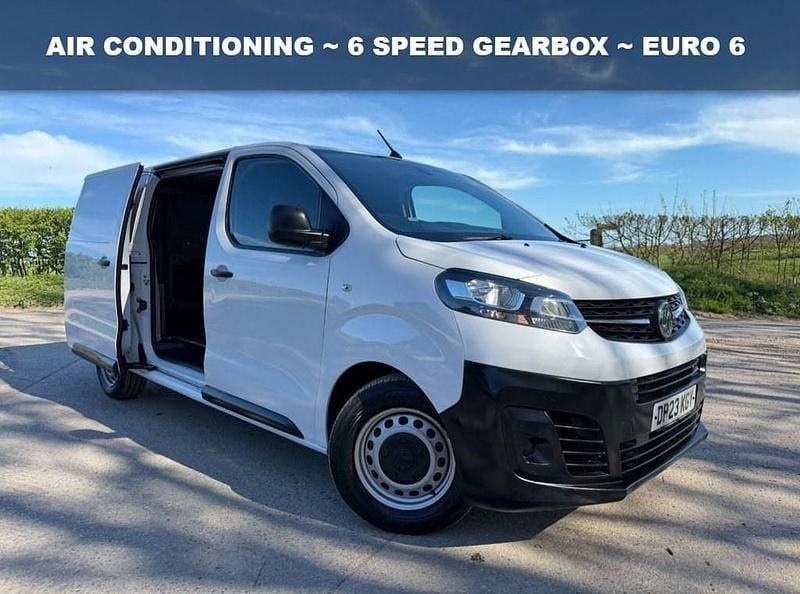 Second-hand Vauxhall Vivaro S 2023 Alb Monovolum