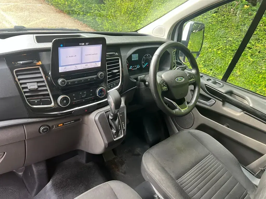 Used Ford Transit Custom Limited 130 HP (95 kW) 2021 White Van