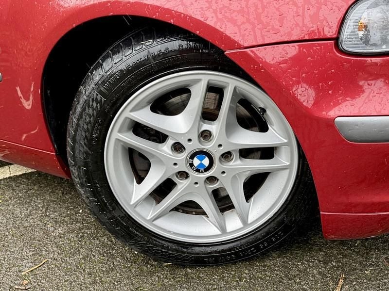 Used BMW 325 190 HP (139 kW) 2001 Red Hatchback