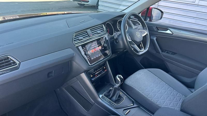 Used VW Tiguan Life 150 HP (110 kW) 2022 Red SUV