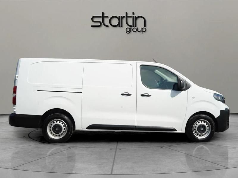 Used Vauxhall Vivaro 143 HP (105 kW) 2025 White MPV