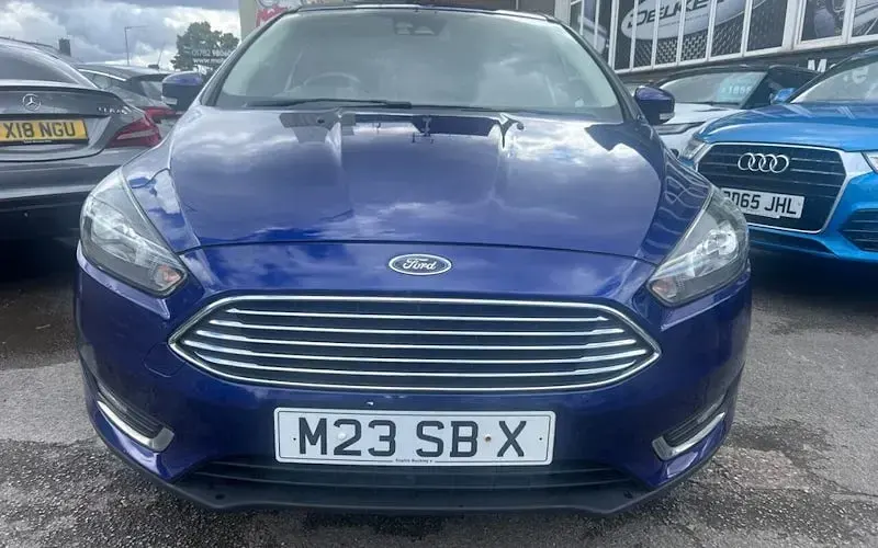 Used Ford Focus Titanium 120 HP (88 kW) 2017 Blue Hatchback