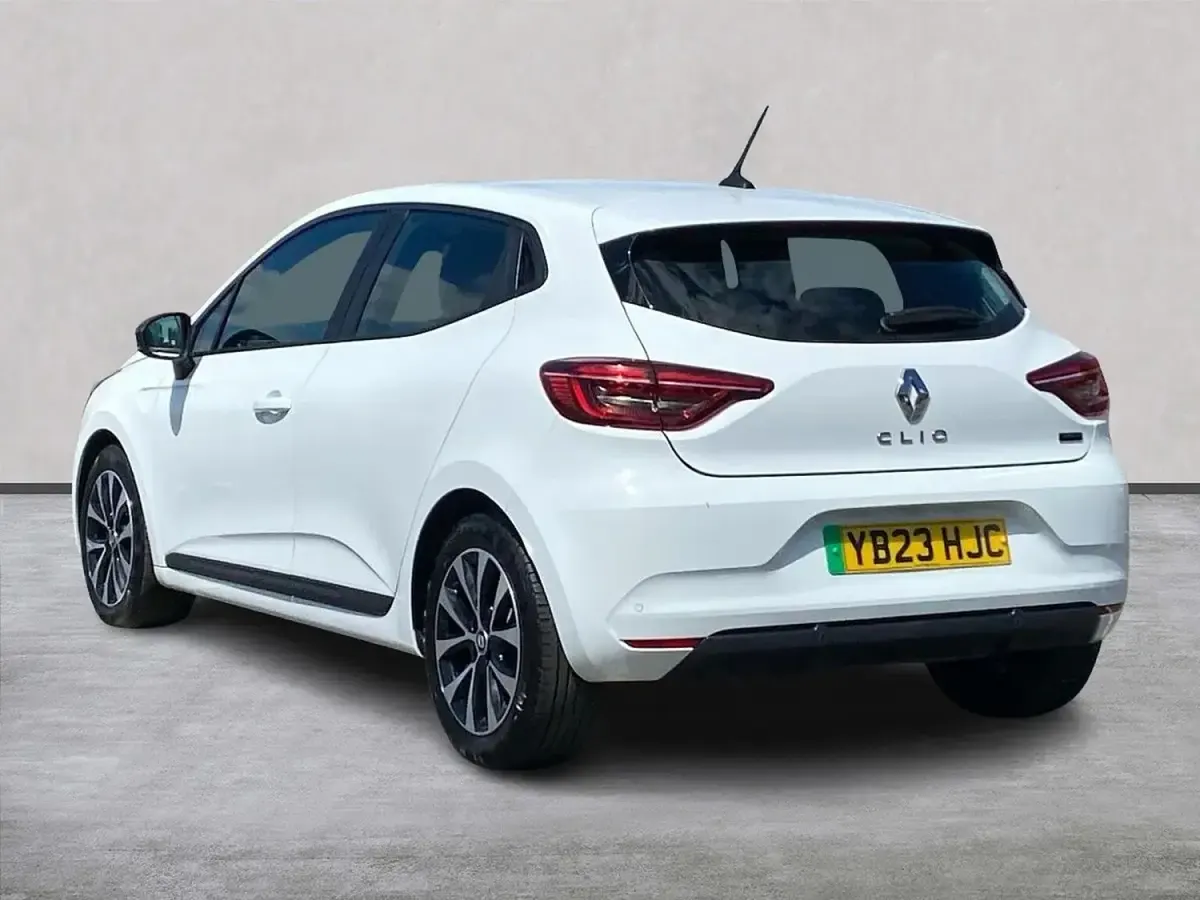 Used Renault Clio V Evolution 145 HP (106 kW) 2023 White Hatchback