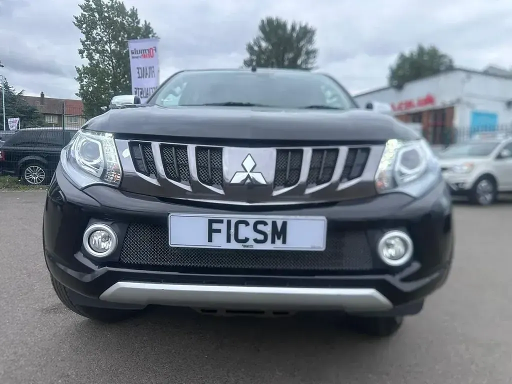 Used Mitsubishi L200 178 HP (130 kW) 2019 Black Pickup