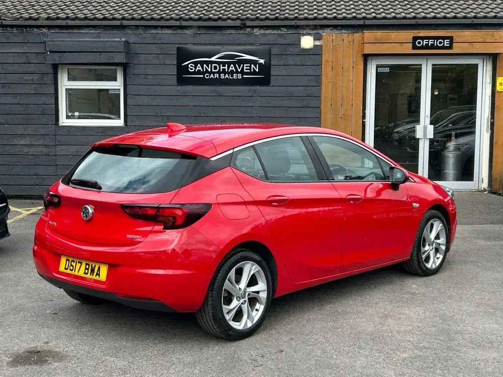 Used Vauxhall Astra SRi 150 HP (110 kW) 2017 Red Hatchback