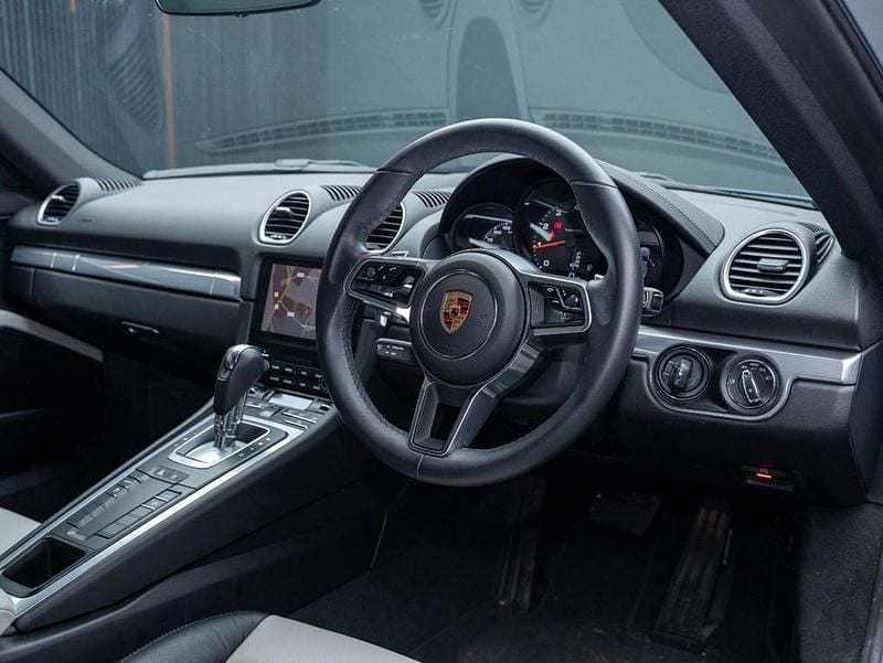 Used Porsche 718 Cayman 300 HP (220 kW) 2024 Blue Coupe