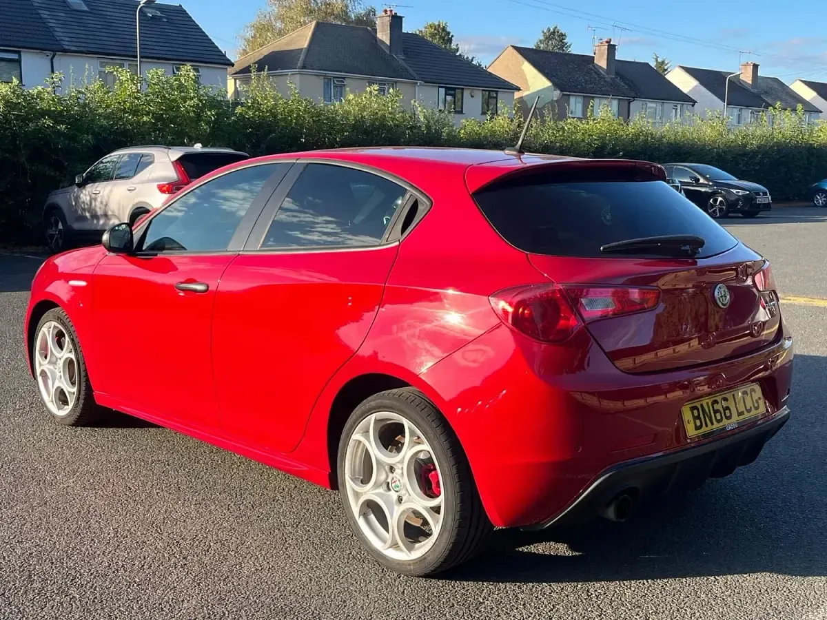 Used Alfa Romeo Giulietta Edizione Speciale 150 HP (110 kW) 2016 Red Hatchback