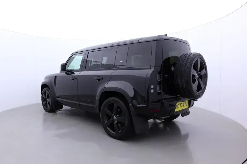 Usado Land Rover Defender 525 HP (386 kW) 2023 Preto SUV