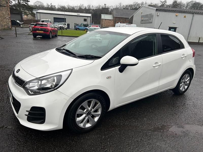 Used Kia Rio 2015 White Hatchback