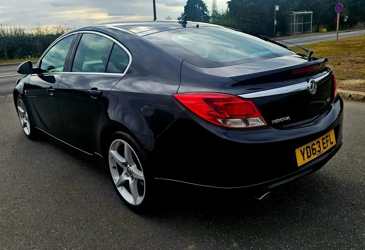 Used Vauxhall Insignia SRi 160 HP (117 kW) 2013 Black Hatchback