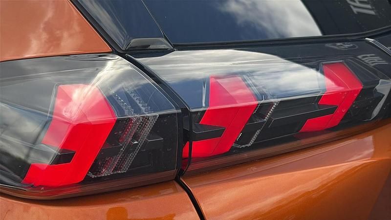 Used Peugeot 2008 GT 129 HP (94 kW) 2023 Orange SUV