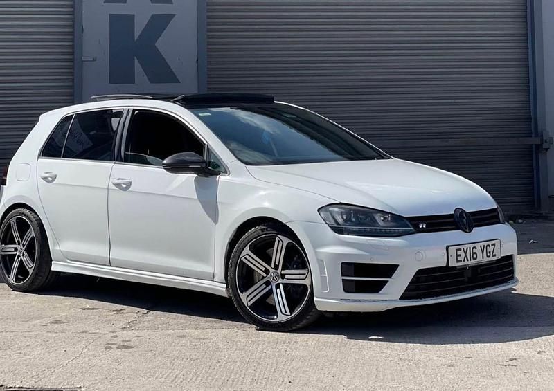 Begagnad VW Golf VII R 2016 Vit Halvkombi
