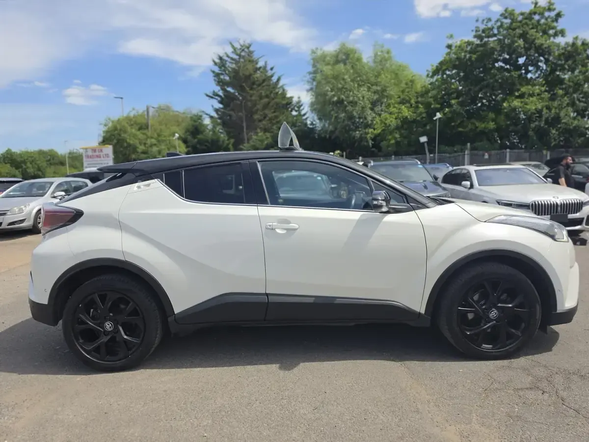 Used Toyota C-HR 116 HP (85 kW) 2019 White SUV