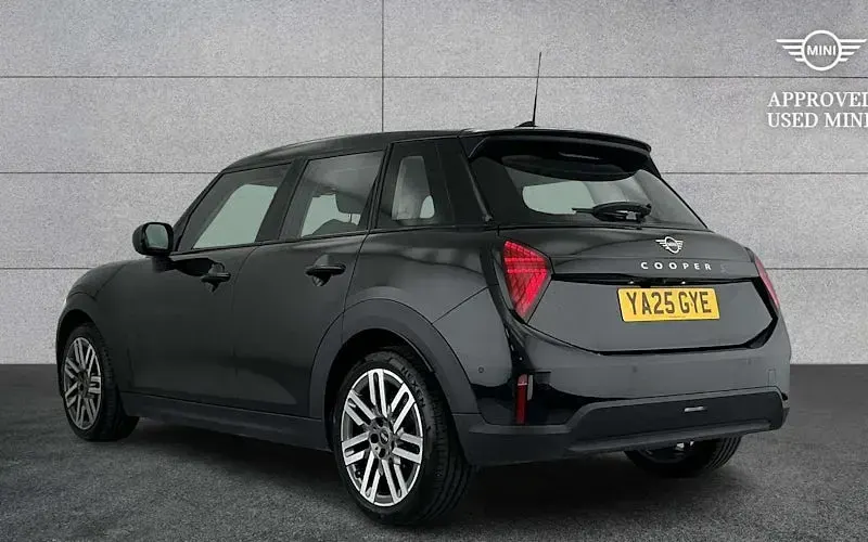 Used Mini Cooper Classic 150 kW (204 HP) 2026 Hatchback