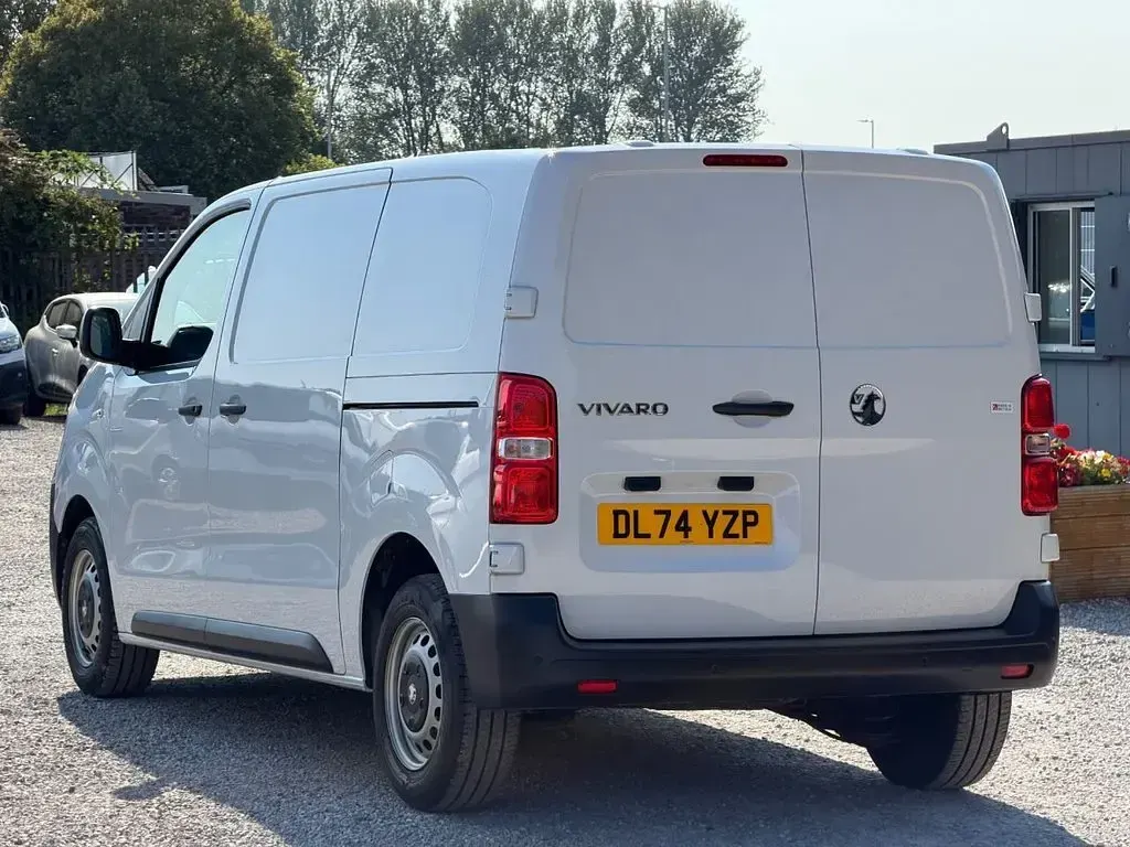 Used Vauxhall Vivaro S 120 HP (88 kW) 2024 White MPV