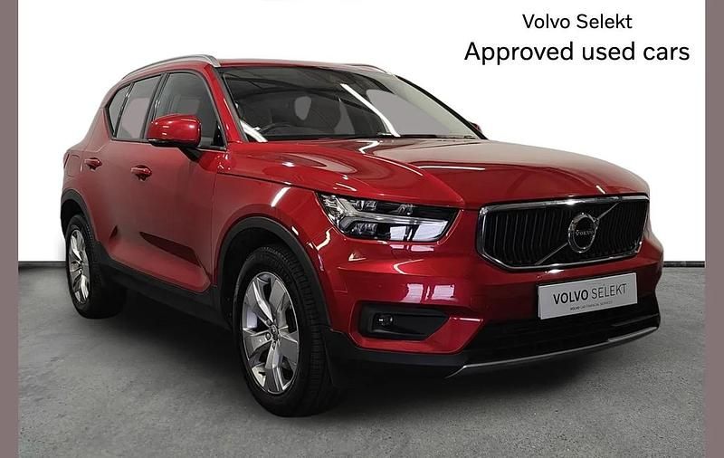 Used Volvo XC40 Momentum 188 HP (138 kW) 2020 Red SUV