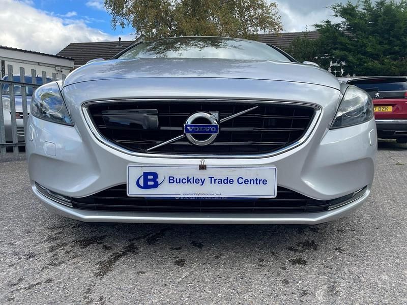 Used Volvo V40 R-Design 190 HP (139 kW) 2025 Silver Hatchback