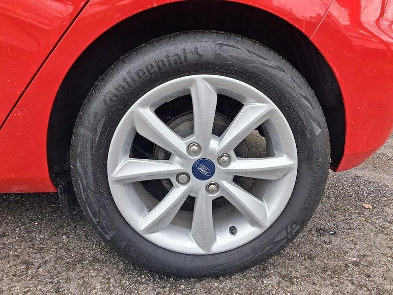Used Ford Fiesta Trend 99 HP (72 kW) 2022 Red Hatchback