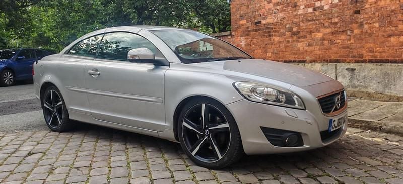 Usado Volvo C70 SE Lux 177 CV (130 kW) 2011 Plateado Descapotable