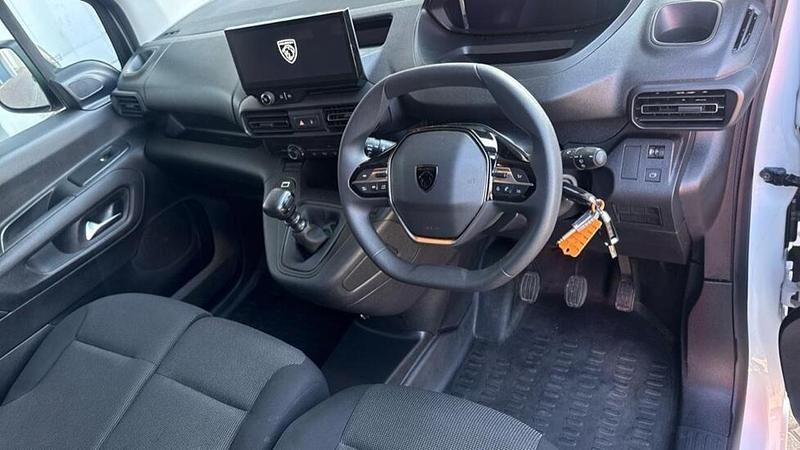 Used Peugeot Partner S 101 HP (74 kW) 2025 White MPV