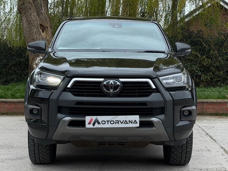 Used Toyota HiLux 204 HP (150 kW) 2023 Black Pickup