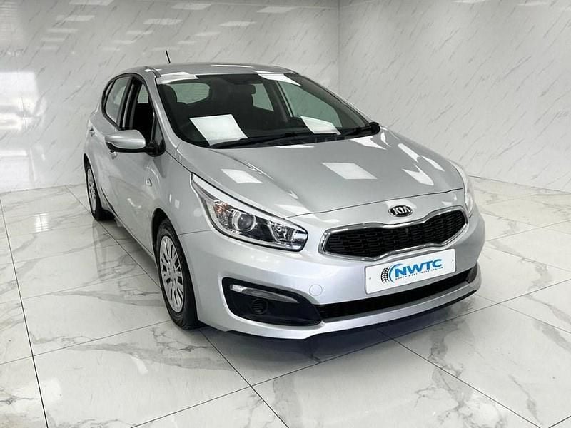 Used Kia Ceed 134 HP (98 kW) 2017 Silver Hatchback