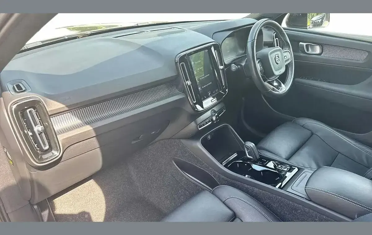 Used Volvo XC40 R-Design 147 HP (108 kW) 2020 Black SUV