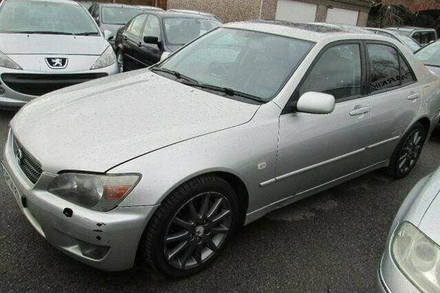 Used Lexus IS200 153 HP (112 kW) 2004 Sedan
