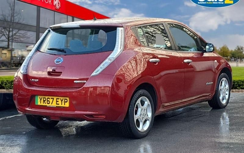 Used Nissan Leaf Acenta 80 kW (109 HP) 2017 Red Hatchback
