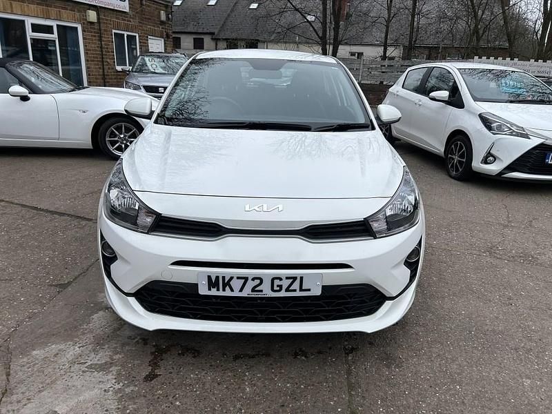 Used Kia Rio 84 HP (61 kW) 2022 White Hatchback