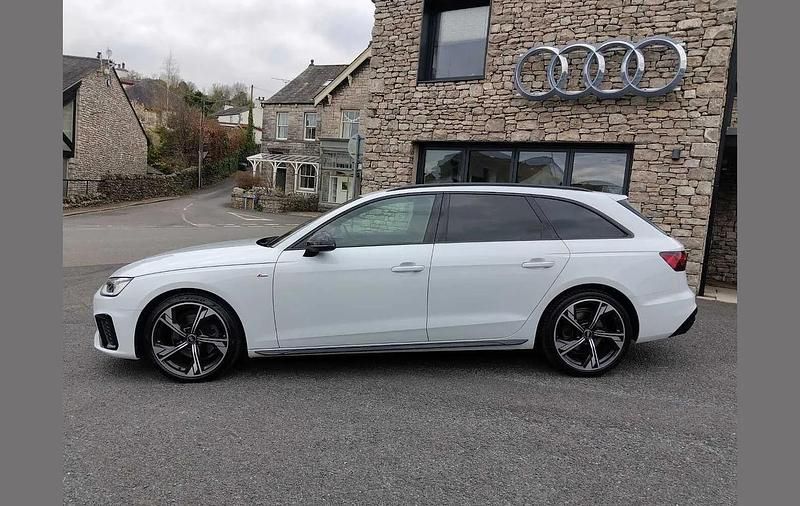 Used Audi A4 Black Edition 147 HP (108 kW) 2022 White Estate