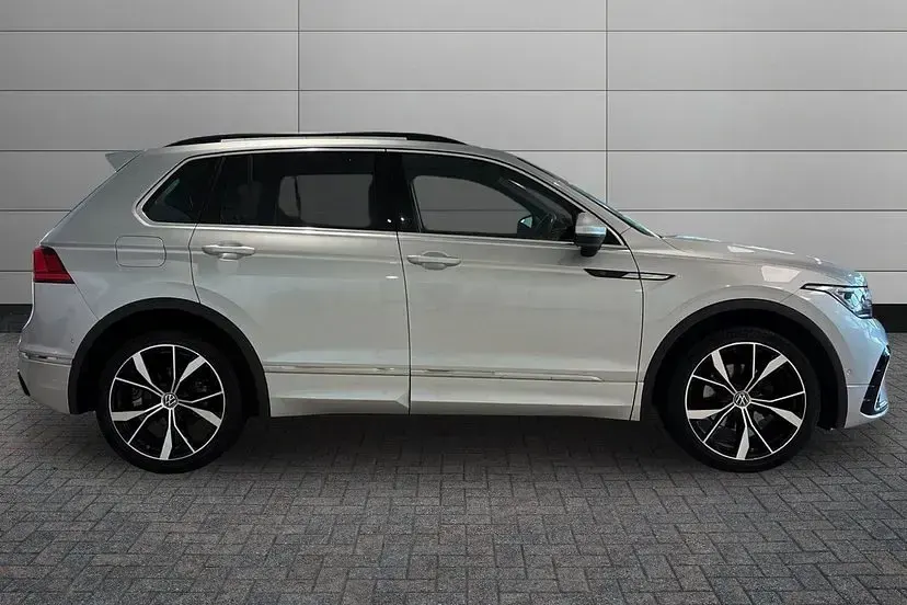 Used VW Tiguan R-line 148 HP (108 kW) 2021 Deep black SUV
